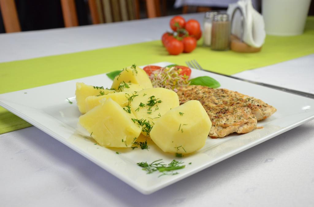 Milosz Restauracja, Basen Dla Dzieci, Sala Zabaw, Silownia Hotel 2*